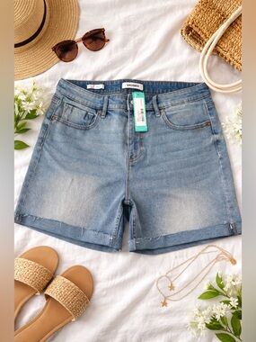 Vigoss Women’s Denim Shorts Size 30 Light Wash Blue Mid Rise Cuffed Hem Casual